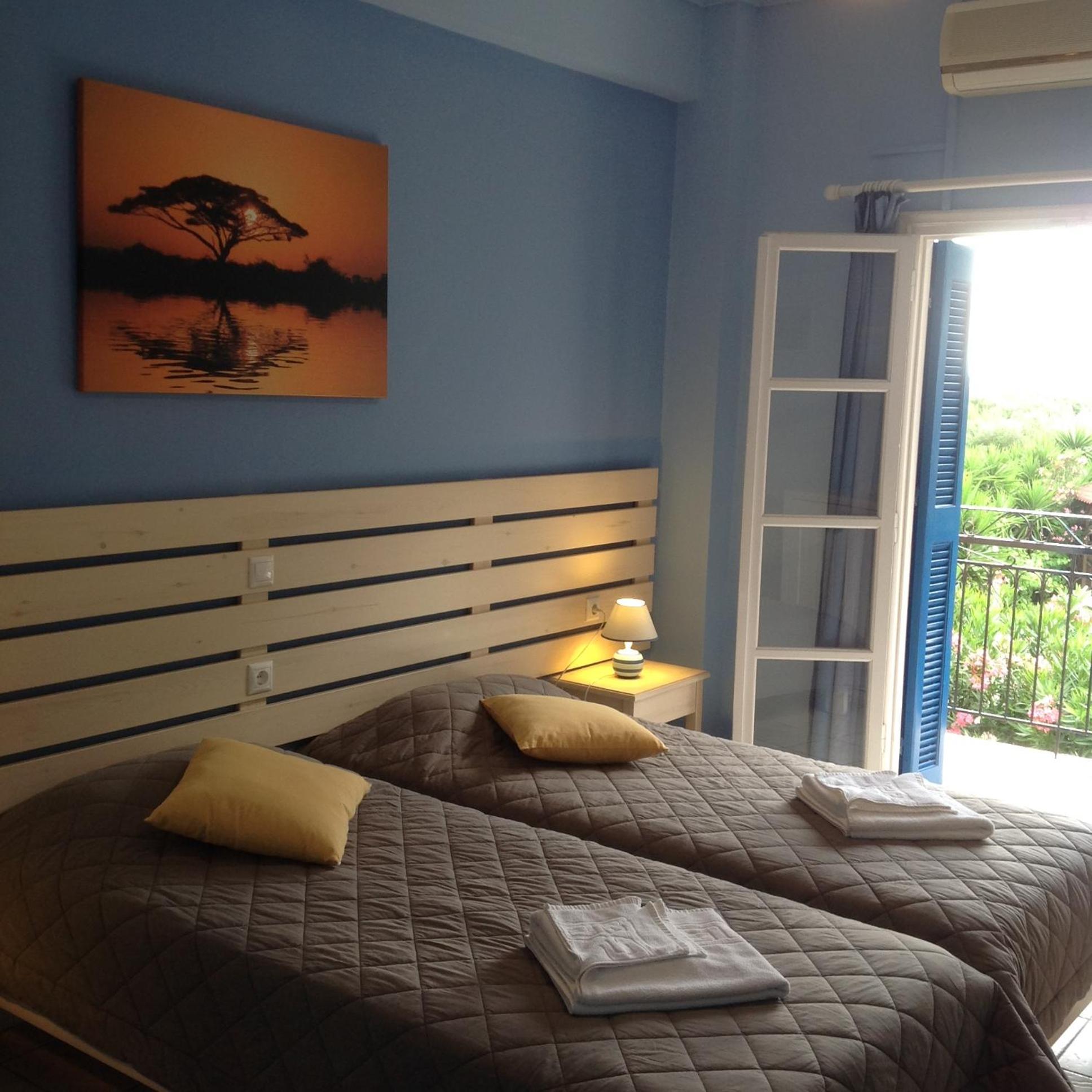 Hotel Nostos Frikes Habitación foto